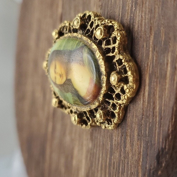 B638 antique Mona Lisa cameo brooch heirloom collectible fashion - Picture 2 of 7